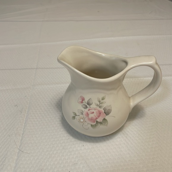 Pfaltzgraff Tea Rose Design Creamer - Picture 5 of 6